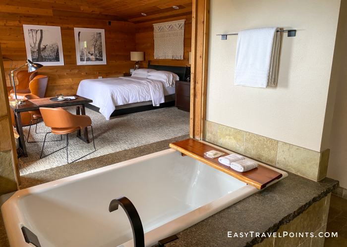 Ventana hotel room bath tub